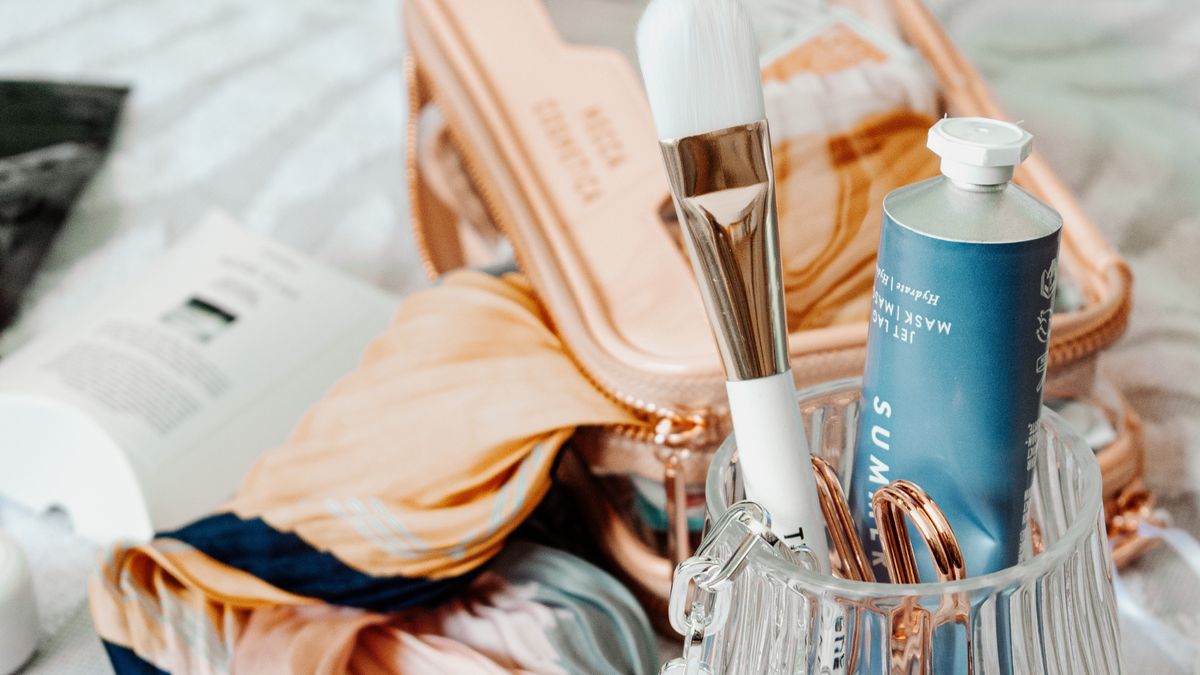 Makeup & Acne: What Causes It & How to Avoid It
